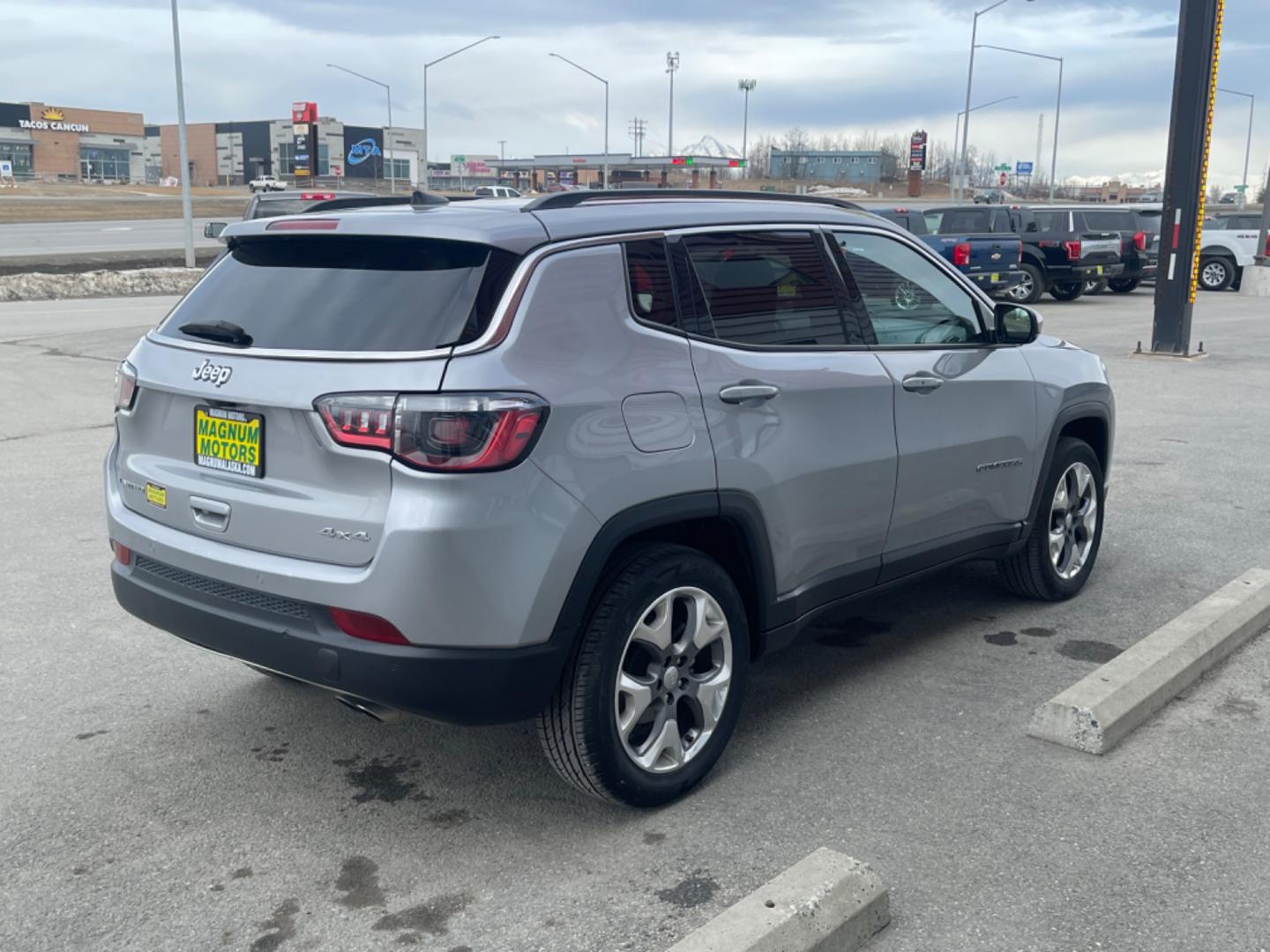 2021 SILVER /charcoal cloth JEEP COMPASS LIMITED (3C4NJDCB7MT) with an 2.4L engine, Automatic transmission, located at 1960 Industrial Drive, Wasilla, 99654, (907) 274-2277, 61.573475, -149.400146 - Photo#3